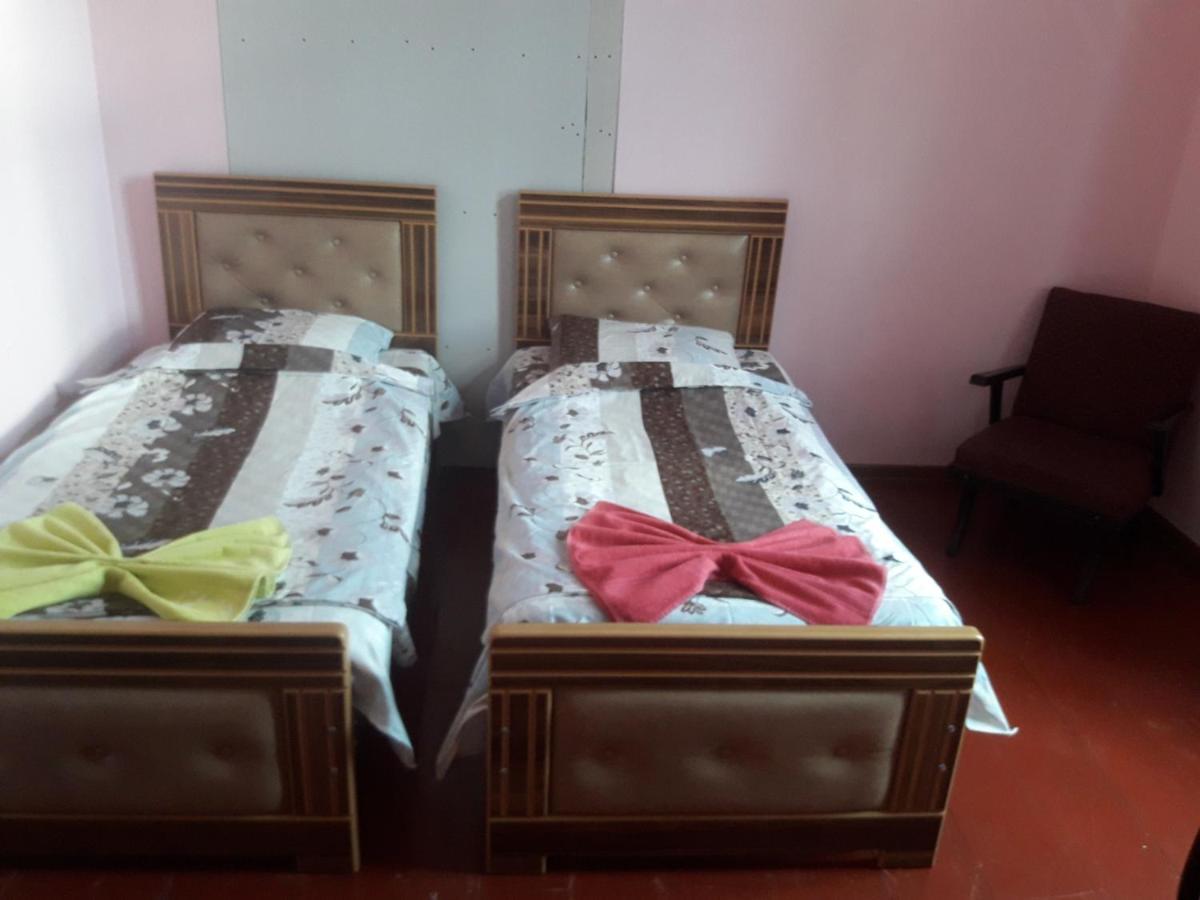 Cozy House Hotel Zugdidi Bagian luar foto