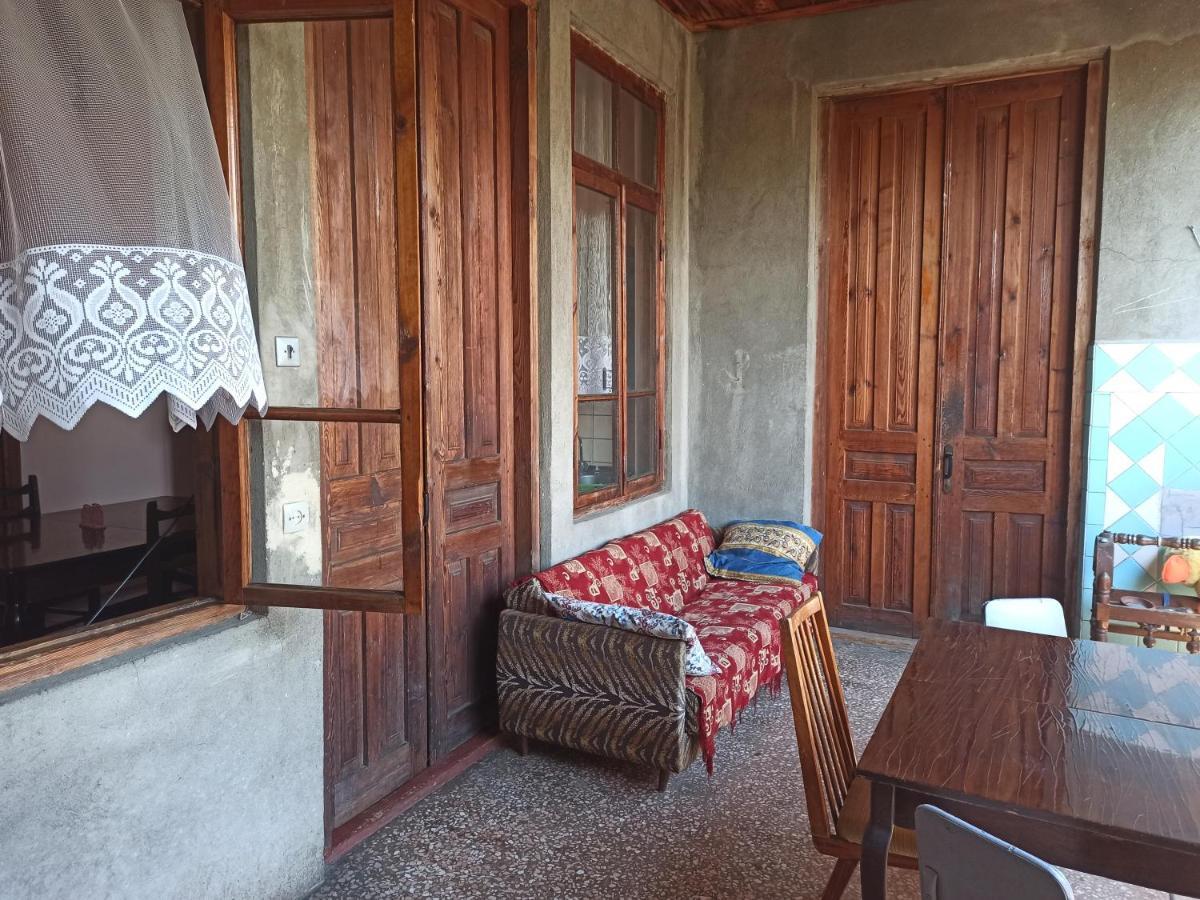 Cozy House Hotel Zugdidi Bagian luar foto