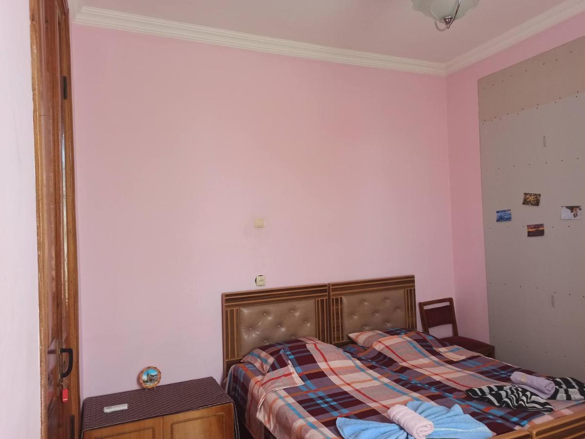 Cozy House Hotel Zugdidi Bagian luar foto