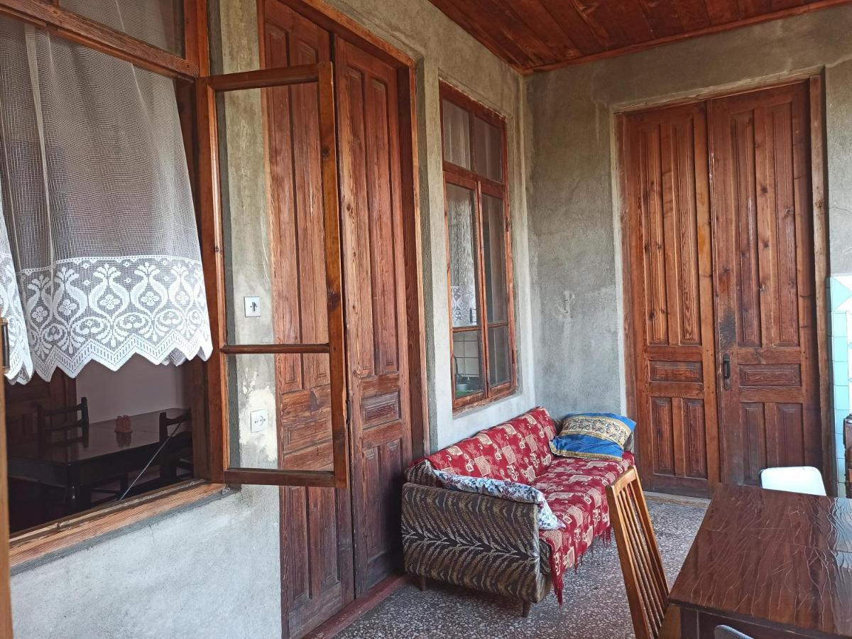 Cozy House Hotel Zugdidi Bagian luar foto