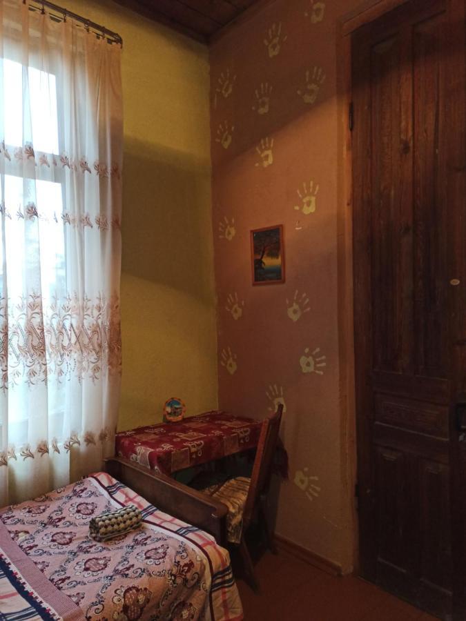 Cozy House Hotel Zugdidi Bagian luar foto