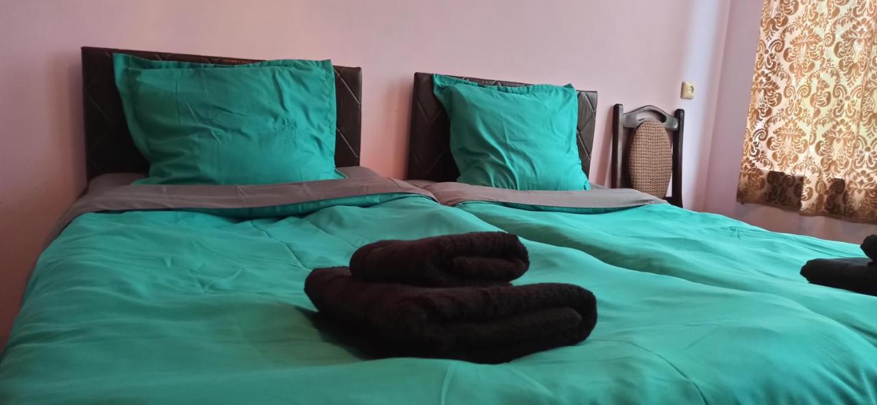 Cozy House Hotel Zugdidi Bagian luar foto