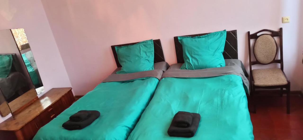 Cozy House Hotel Zugdidi Bagian luar foto